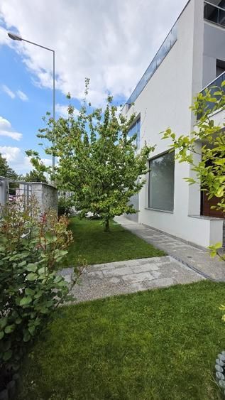 Vila P+2 Cu vedere si deschidere la lac - Poză 16
