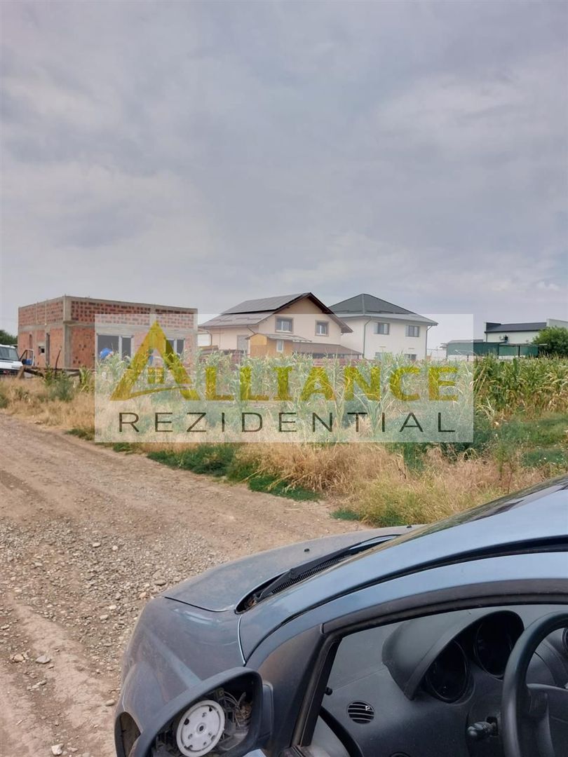 Teren 330 mpla 250-300 m de alte case.Zona in dezvoltare. - Poză 3