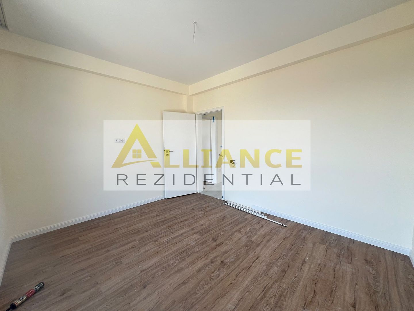 Casa Individuala - 4 camere - 300 MP TEREN-STR.MIORITA - Poză 10