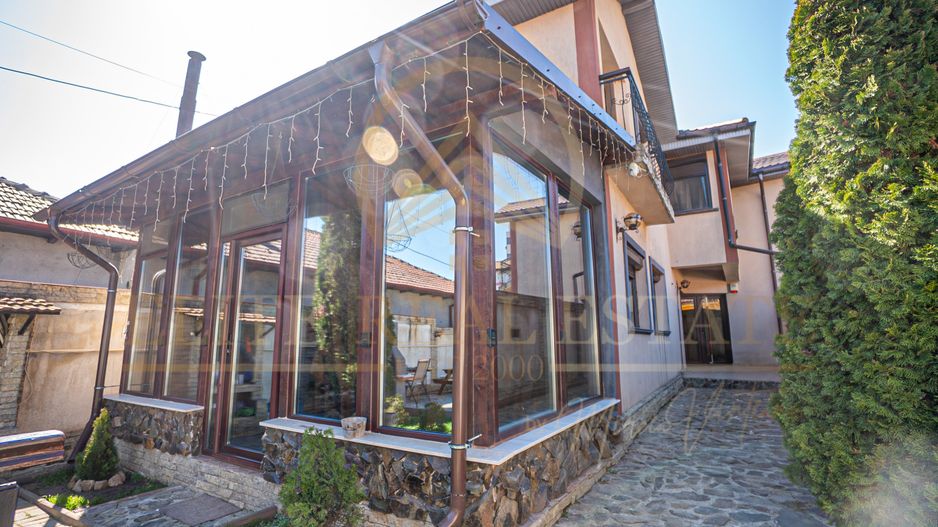 Casa De Vanzare in Palazu Mare - Teren de 455 mp cu Piscina si Garaj - Poză 4