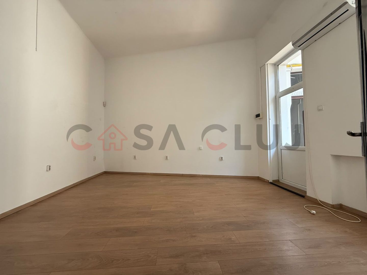 40 MP | PIATA MIHAI VITEAZU | LOCUINTA / SPATIU BIROU - Poză 3