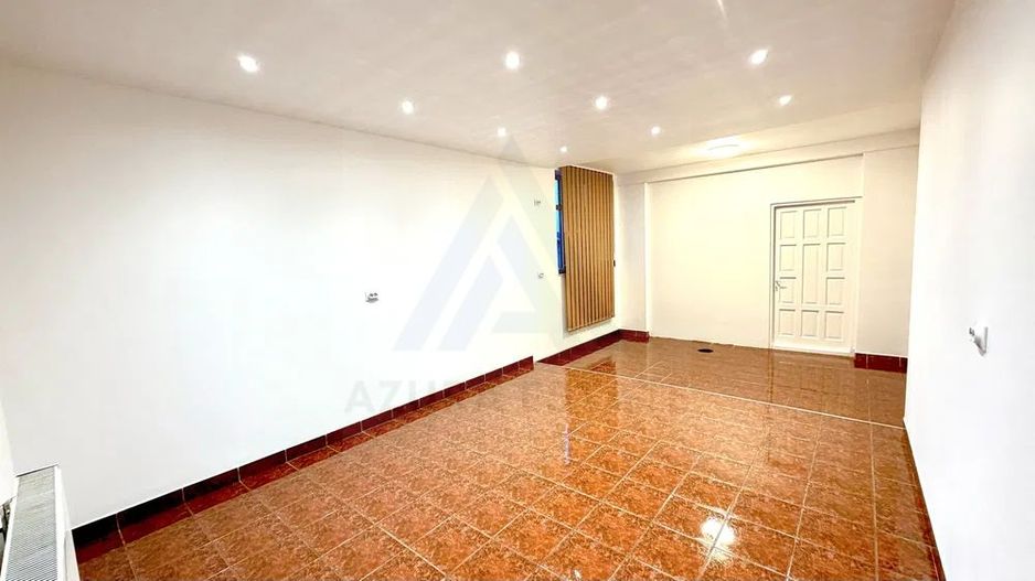 Spatiu comercial 80 mp utili 2 incaperi grup sanitar in Strand - Poză 5