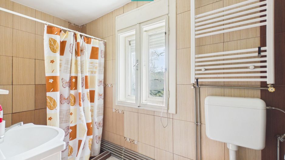 Casă solidă cu 5 camere in localitatea Almaș, Arad - Poză 7