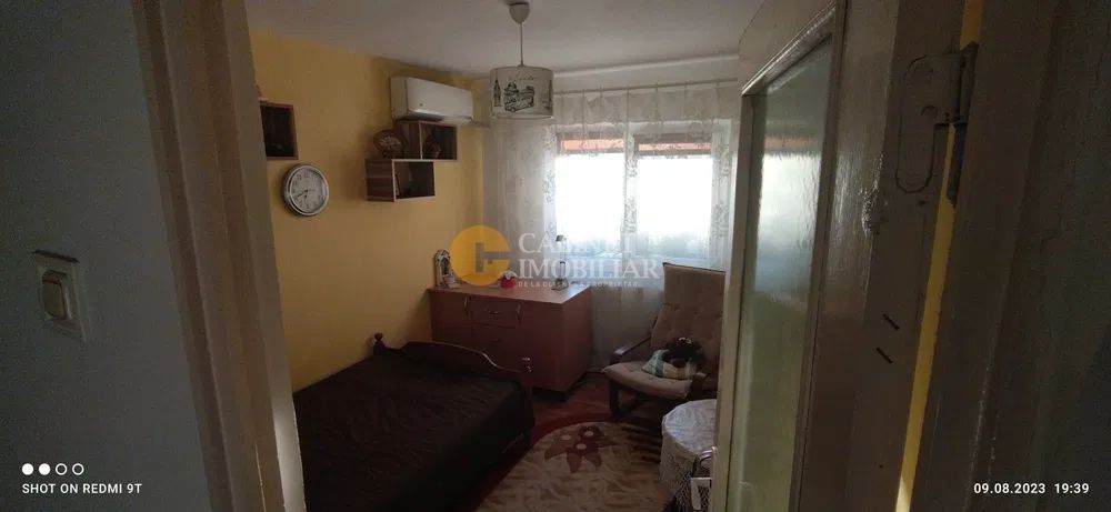 Etaj 3 Apartament 3 Camere Decomandat Nicolina Bloc 1982 - Poză 2