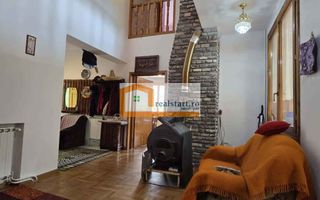 Vedere padure, panouri solare si fotovoltaice, pompa de caldura,  semineu - Poză 13