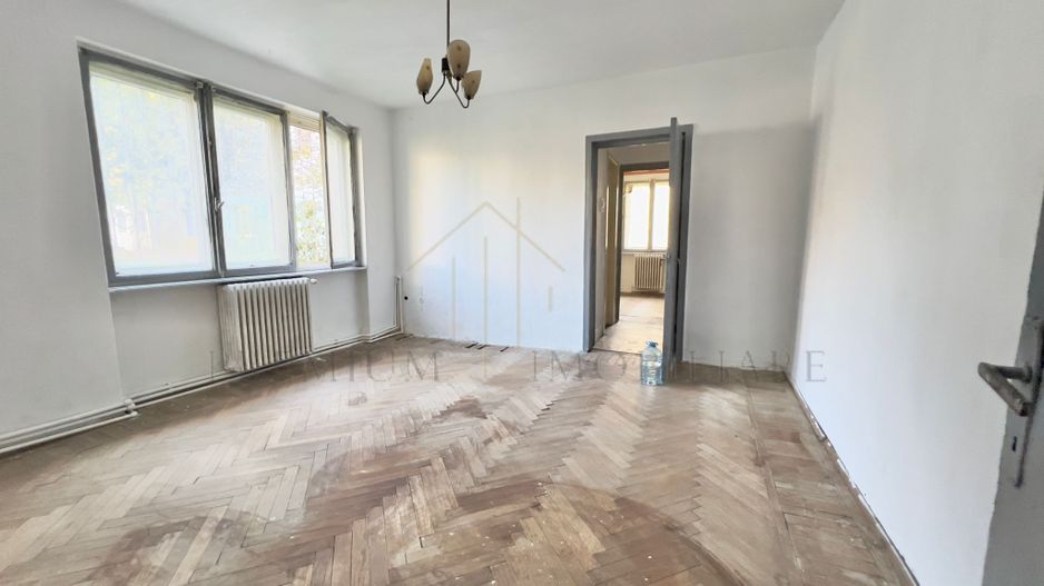Apartament 2 Camere de vânzare, Onești, zonă centrală - Poză 1