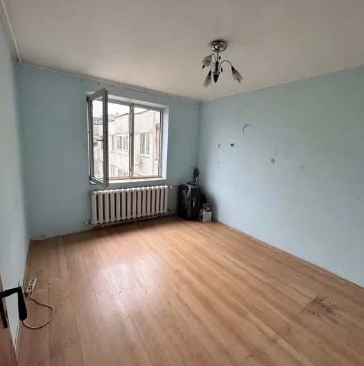 APARTAMENT 3 CAMERE & 2 BAI BLOC 1982 72000EURO SUPER PRET - Poză 2
