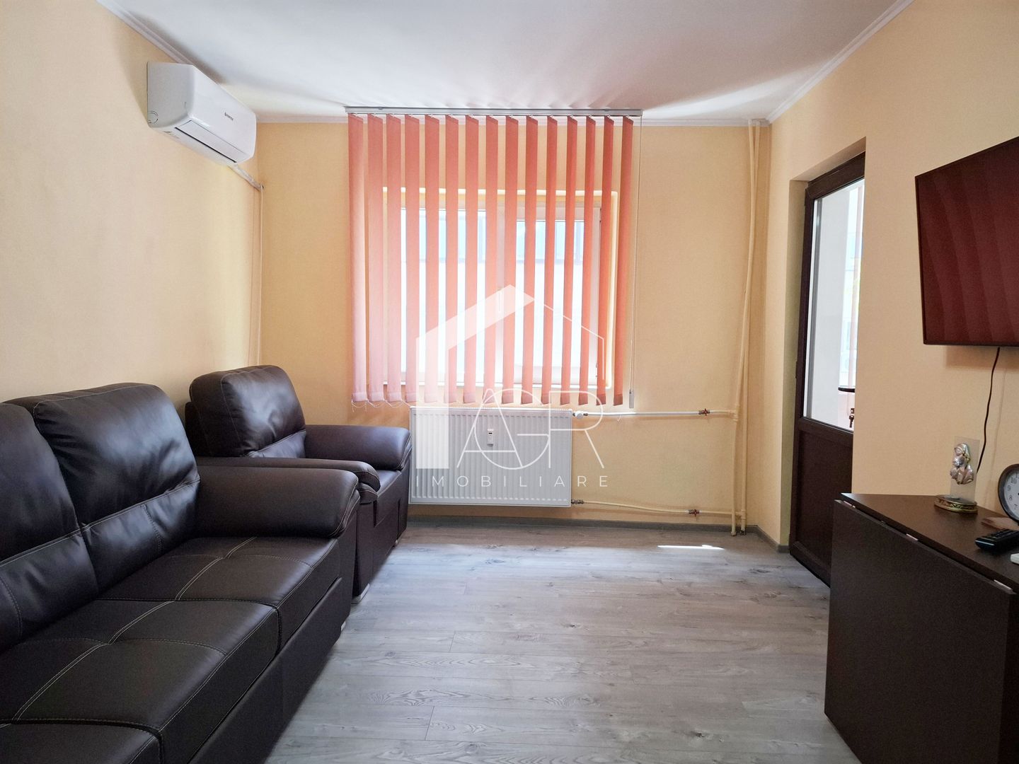 Apartament cu 2 camere, decomandat, zona Republicii - Poză 2