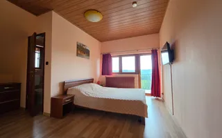 Casă Vilă cu 9 camere și piscină încălzită în localitatea Cornu - Poză 20