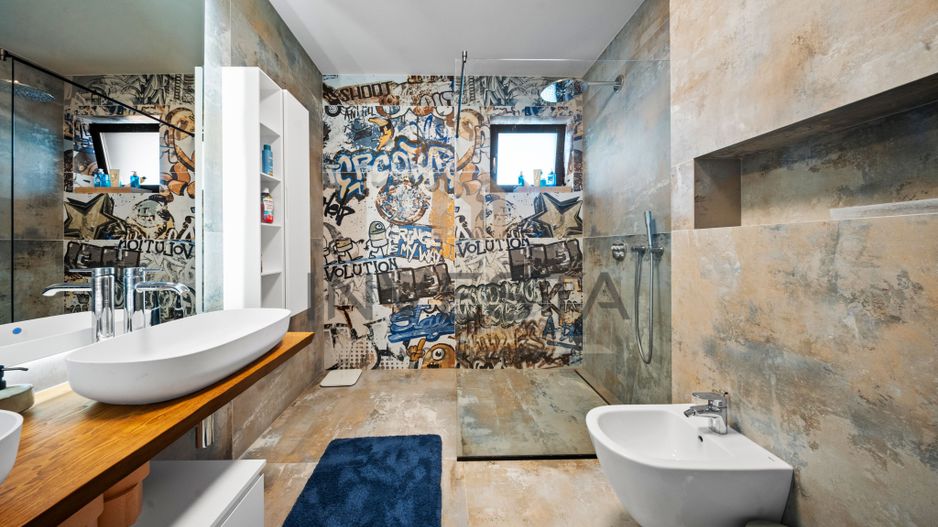 Vila de exceptie in Faget - 440 mp utili, piscina si panorama! - Poză 12