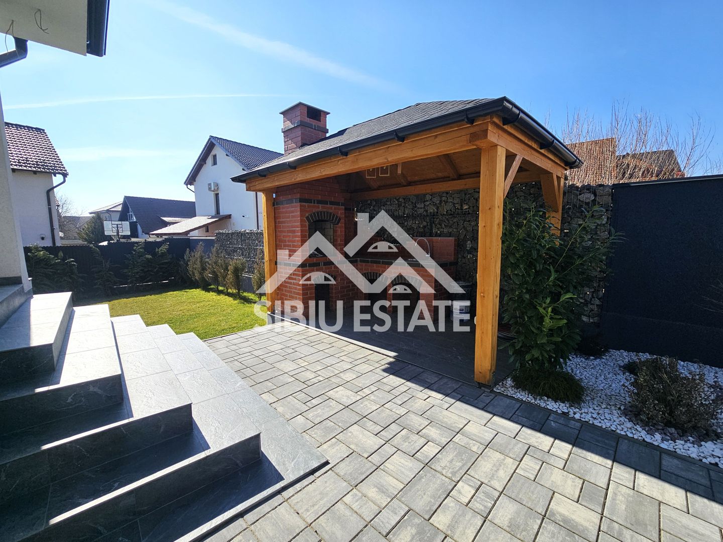 Casa Sibiu, intrare Selimbar, garaj, pivnita, curte mare - Poză 4