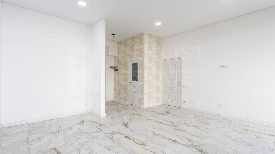 Vânzare, apartament cu 2 camere în Complexul Oasis - Poză 5