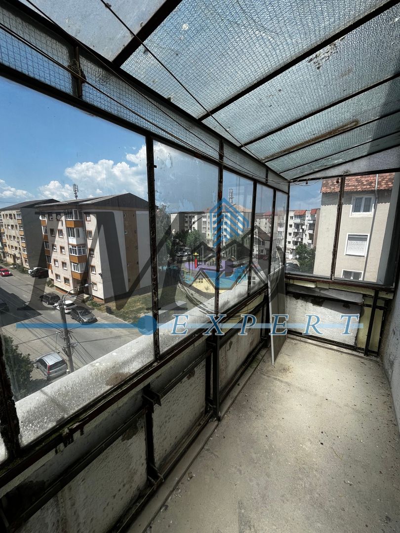 Apartament semi renovat de vânzare in Sebeș - Poză 8