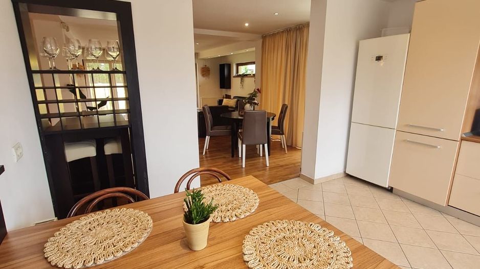 Vila spațioasă și recent renovată în Ghiroda! - Poză 39
