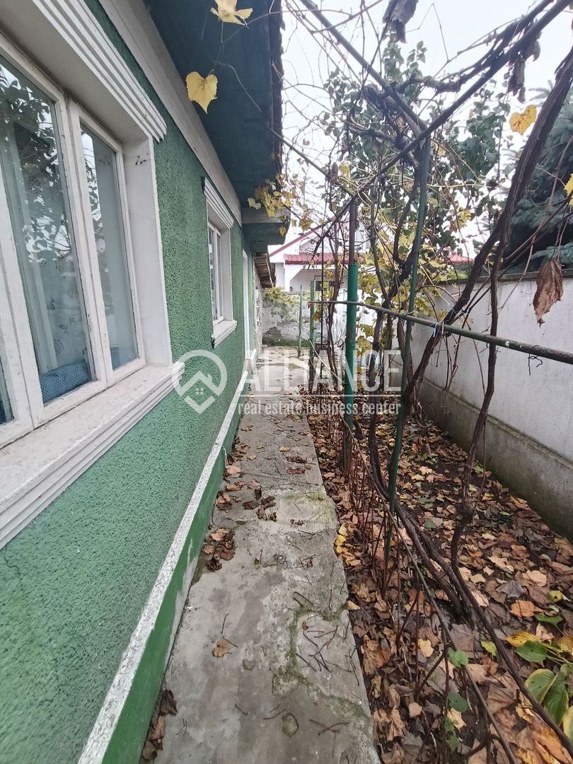 CUMPANA ( cod02) - Casa batraneasca 5 camere cu teren 491 mp - Poză 3