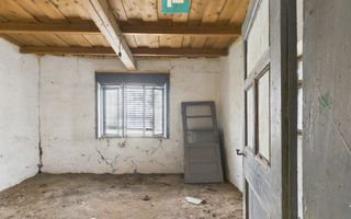 Casă modestă cu 3 camere de renovat în Mișca - Poză 7