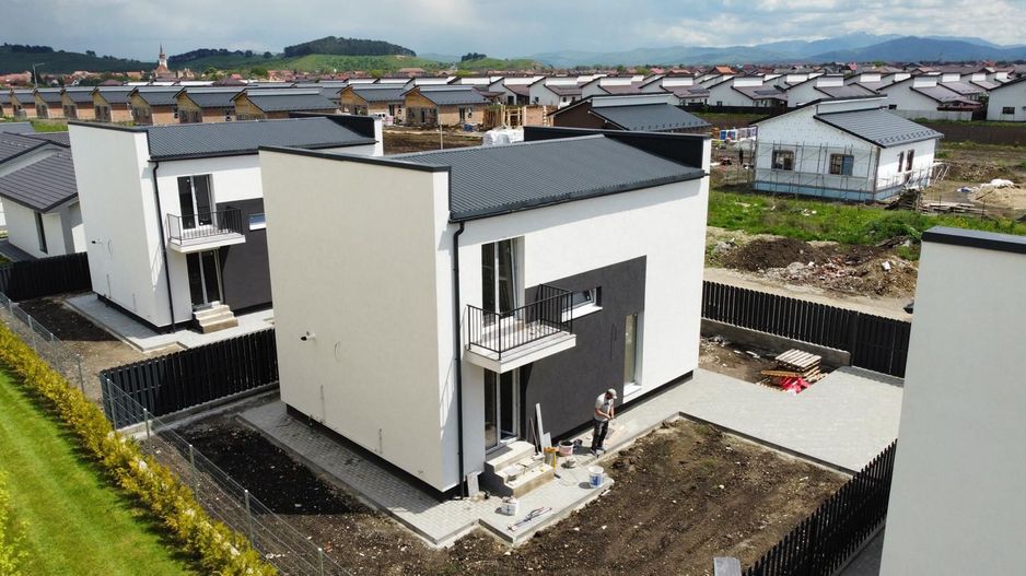 Casa/Vilă P+1 cu 4 camere de vânzare - Sânpetru - Poză 2