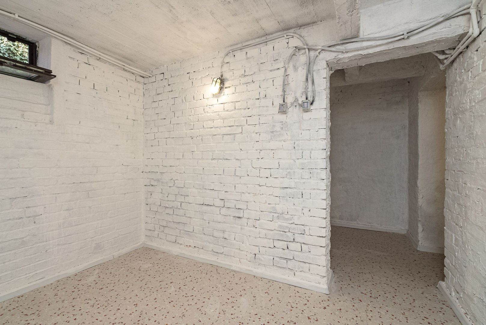 Piata Muncii, casa 87 mp totali, 179 mp curte libera, ideala birouri - Poză 33