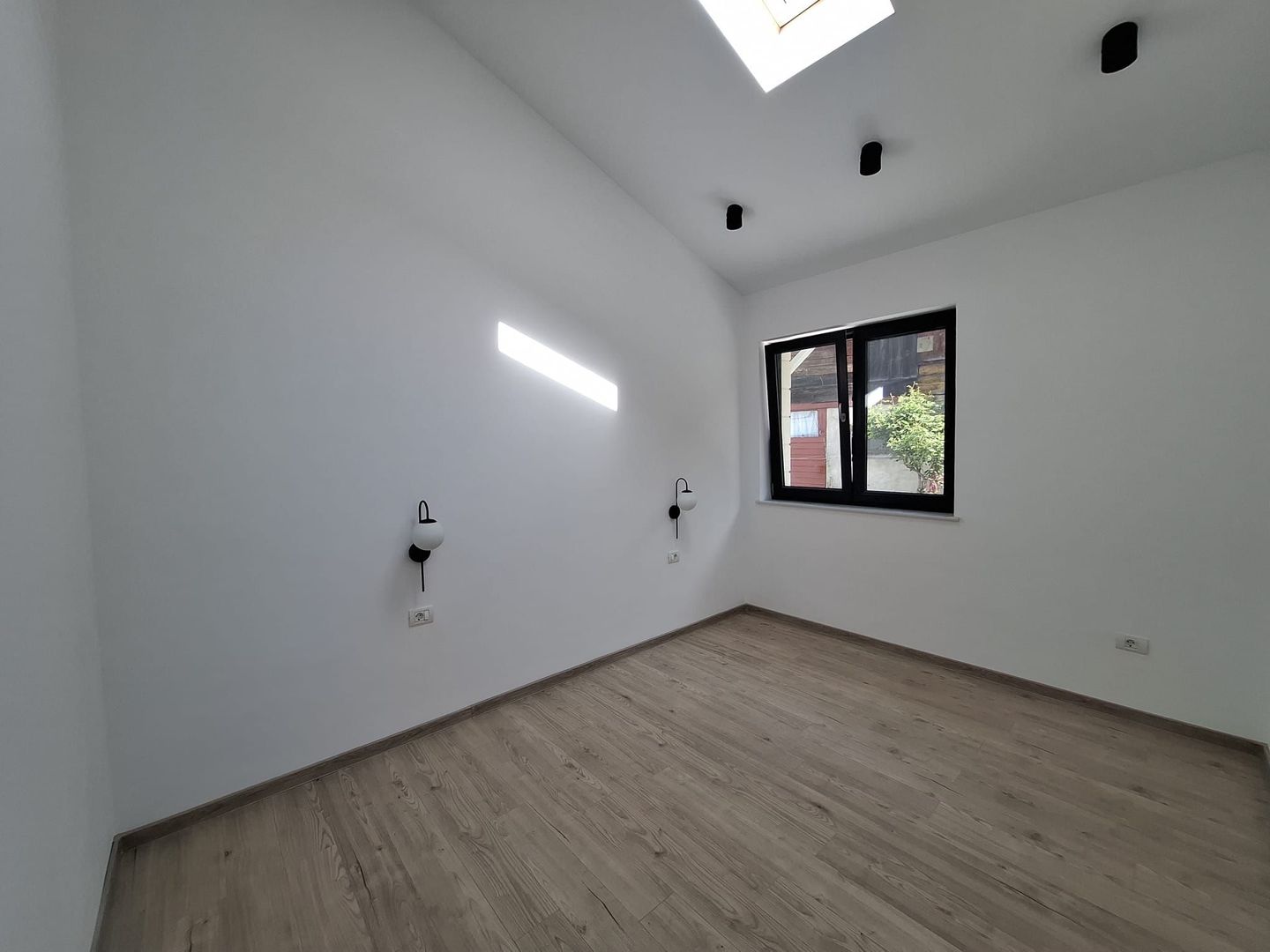 Apartament 2 camere in Vila , Centrala Proprie , Totul Nou L354 - Poză 3