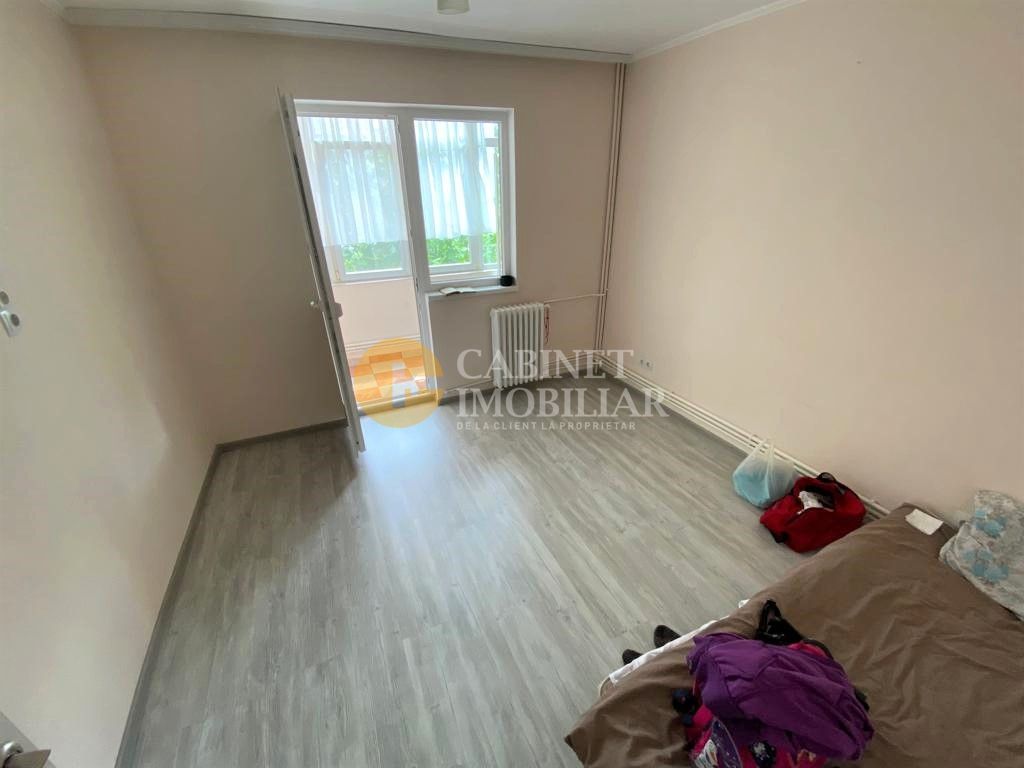 Apartament cu 3 camere decomandat,etaj 3,  zona Alexandru cel Bun - Poză 4