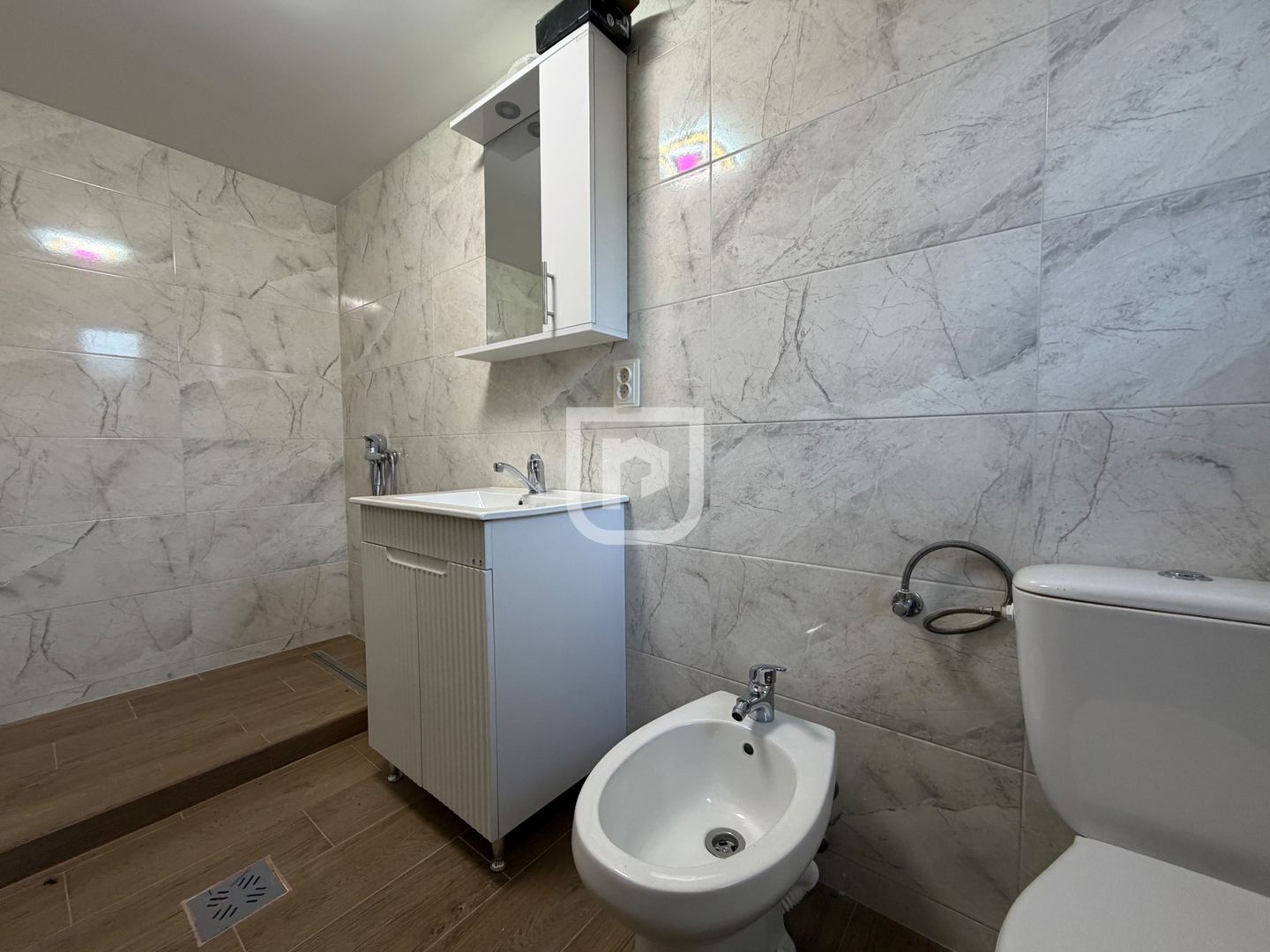 Casa renovata complet, Corlata Centru - Poză 6
