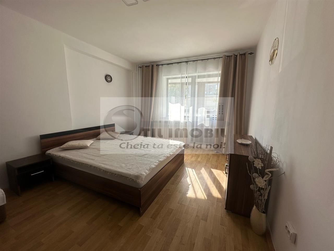 APARTAMENT 1 CAMERA DECOMANDAT PACURARI  IN SPATE LA PETROM 300 EURO - Poză 1