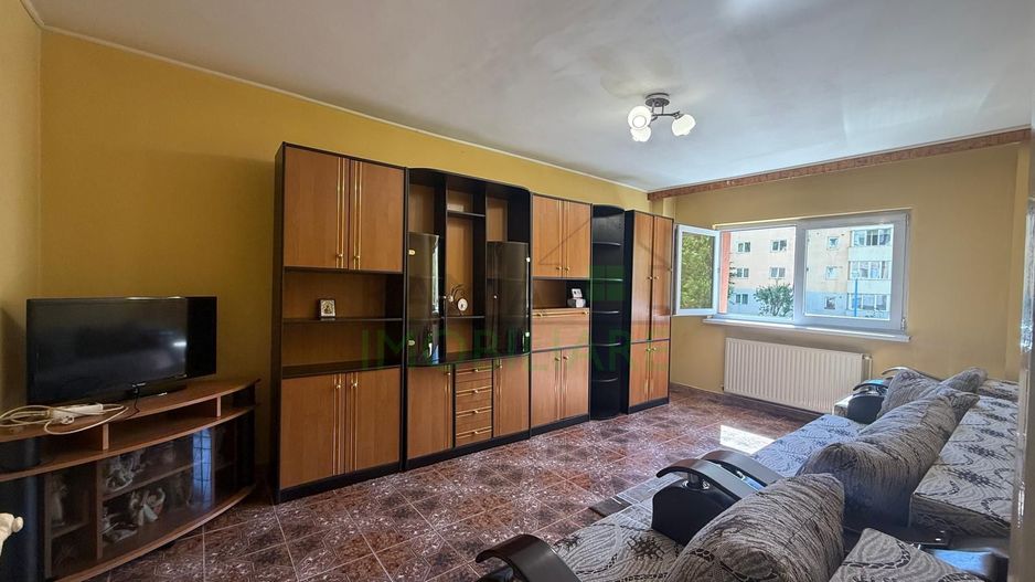 Apartament 3 Camere Decomandat, Etaj 1, Tractorul - Poză 1