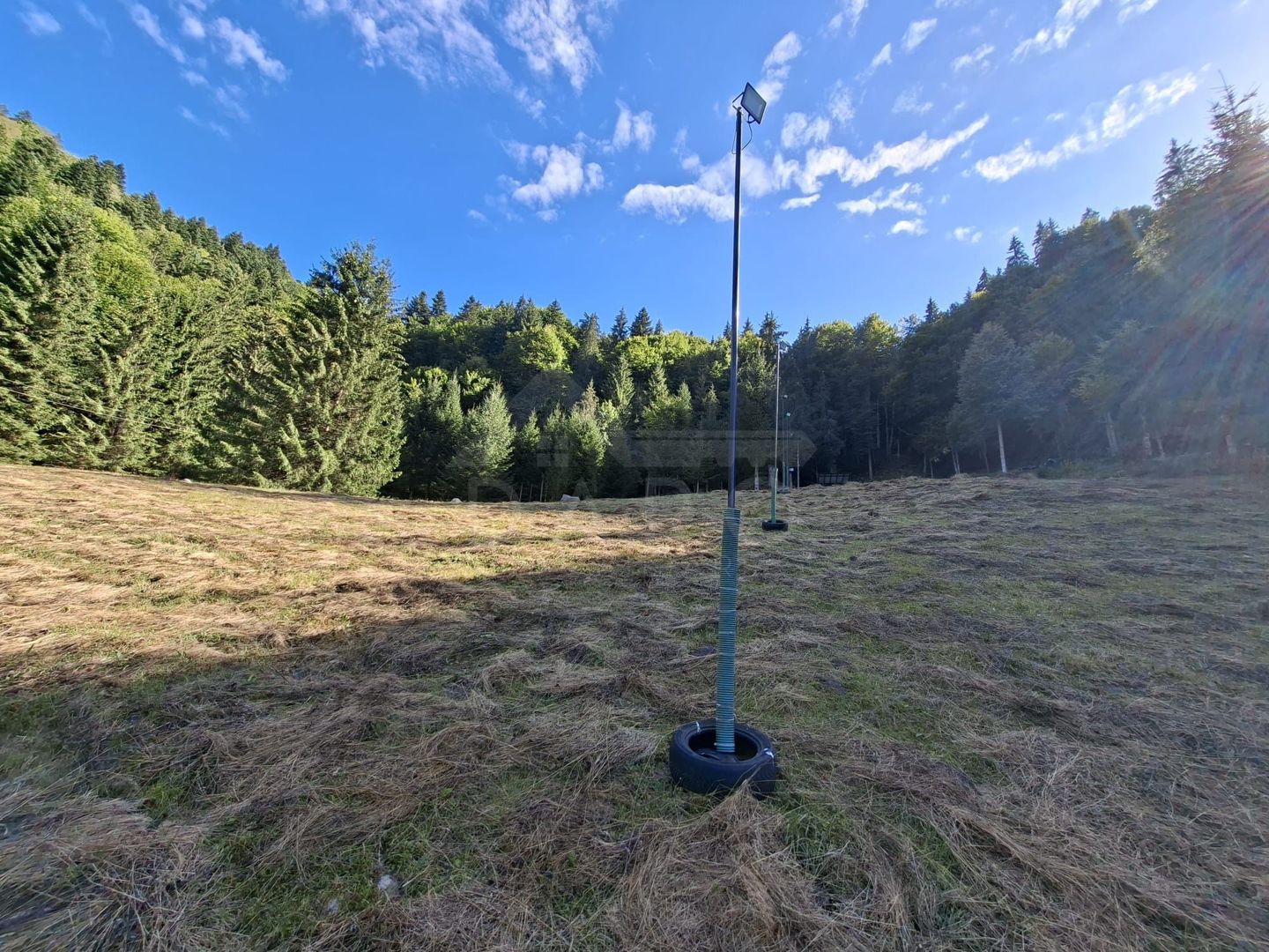 Teren intravilan la munte - Poză 2
