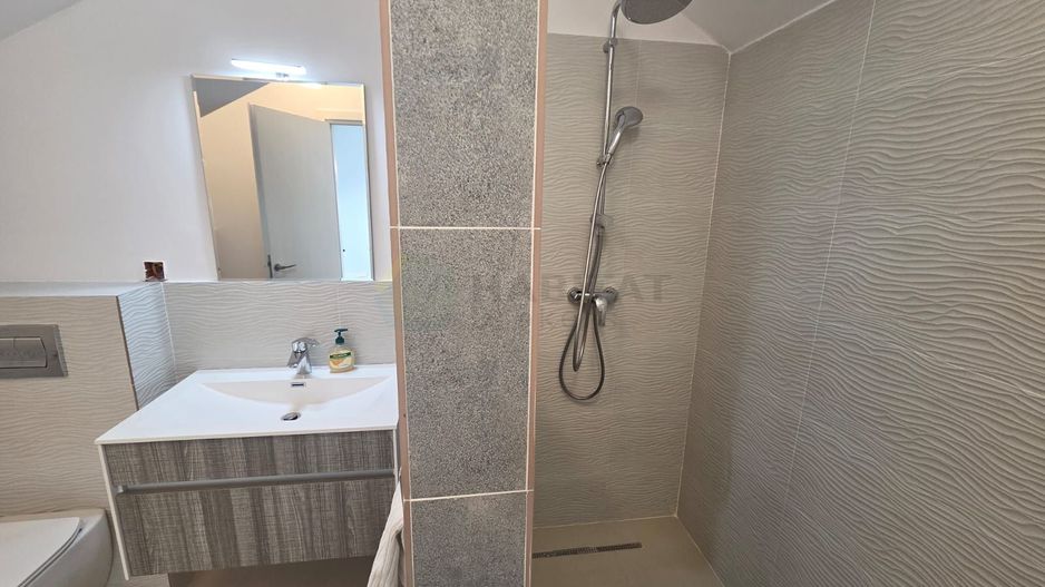 Vilă  cu mansardă, piscină și design modern – Tunari - Poză 33