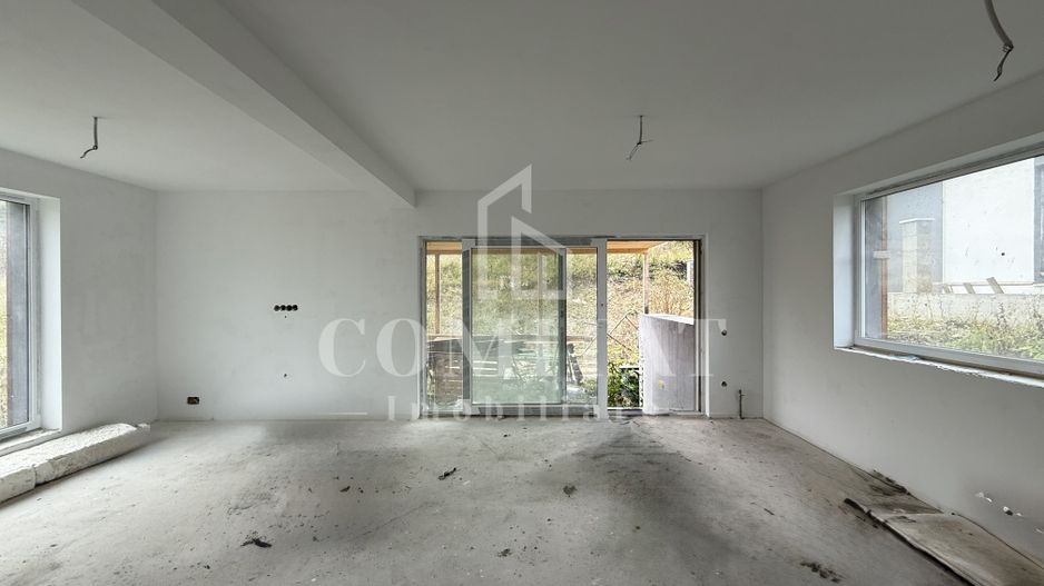 Casă individuală cu 699 teren la preț bun Chinteni - Poză 1