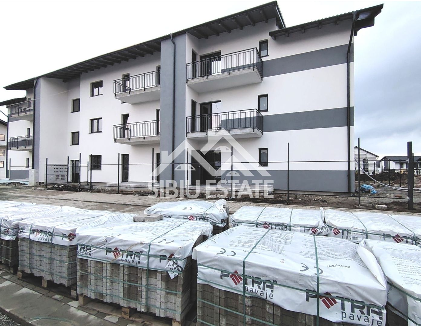 Apartament 2 camere, balcon cu boxa, parcare, NOU - Poză 3