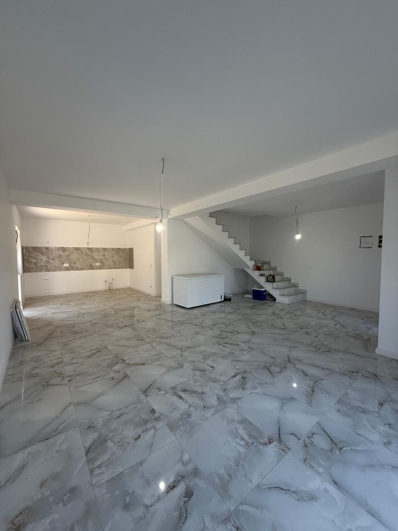 De vanzare – jumatate de duplex modern, parter + etaj | 150 mp utili | - Poză 3