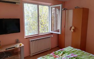 De vanzare apartament 3 camere, Rahova/Pecineaga - Poză 1