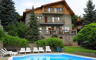 Casă Vilă cu 9 camere și piscină încălzită în localitatea Cornu