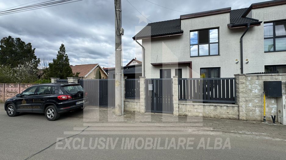 Casa tip duplex | De vanzare | 120 mp | 208 mp teren | Barabant - Poză 1