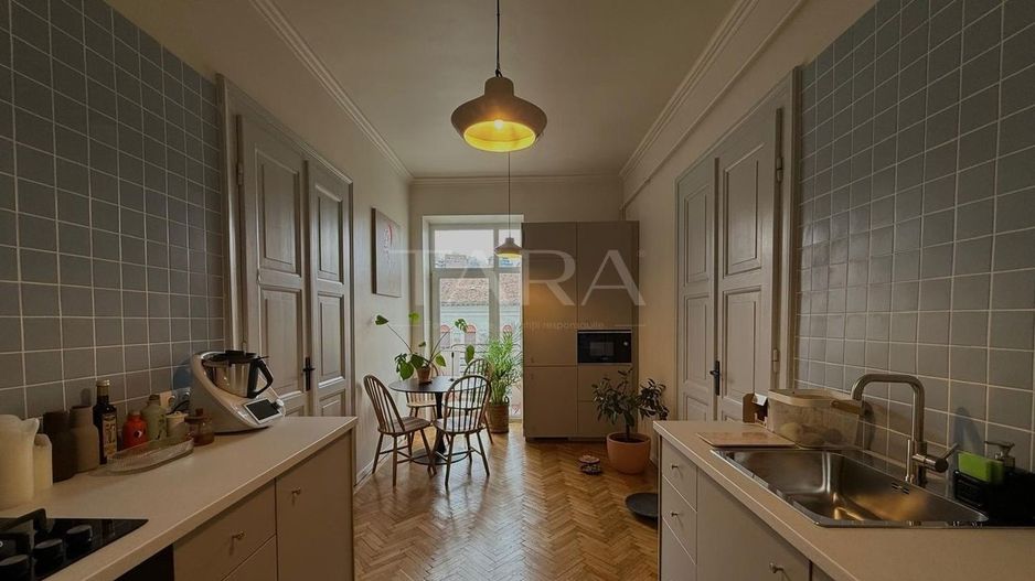 Apartament in imobil istoric, zona centrală in Cluj-Napoca, mobilat. - Poză 1