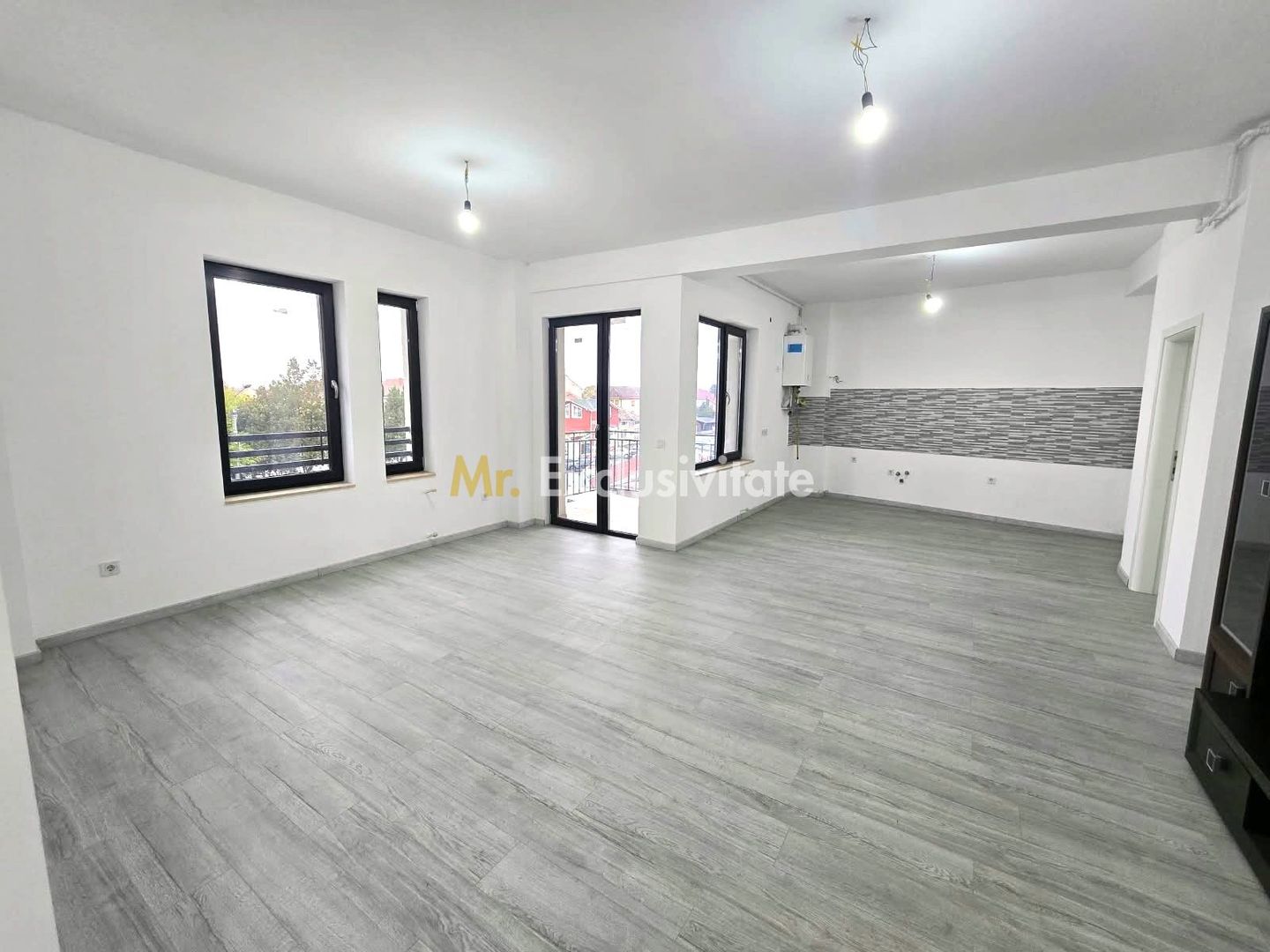 De vânzare apartament 3 camere, centru Satu Mare - Poză 1