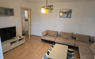 Inchiriez apartament cu 3 camere, decomandat, - Poză 1