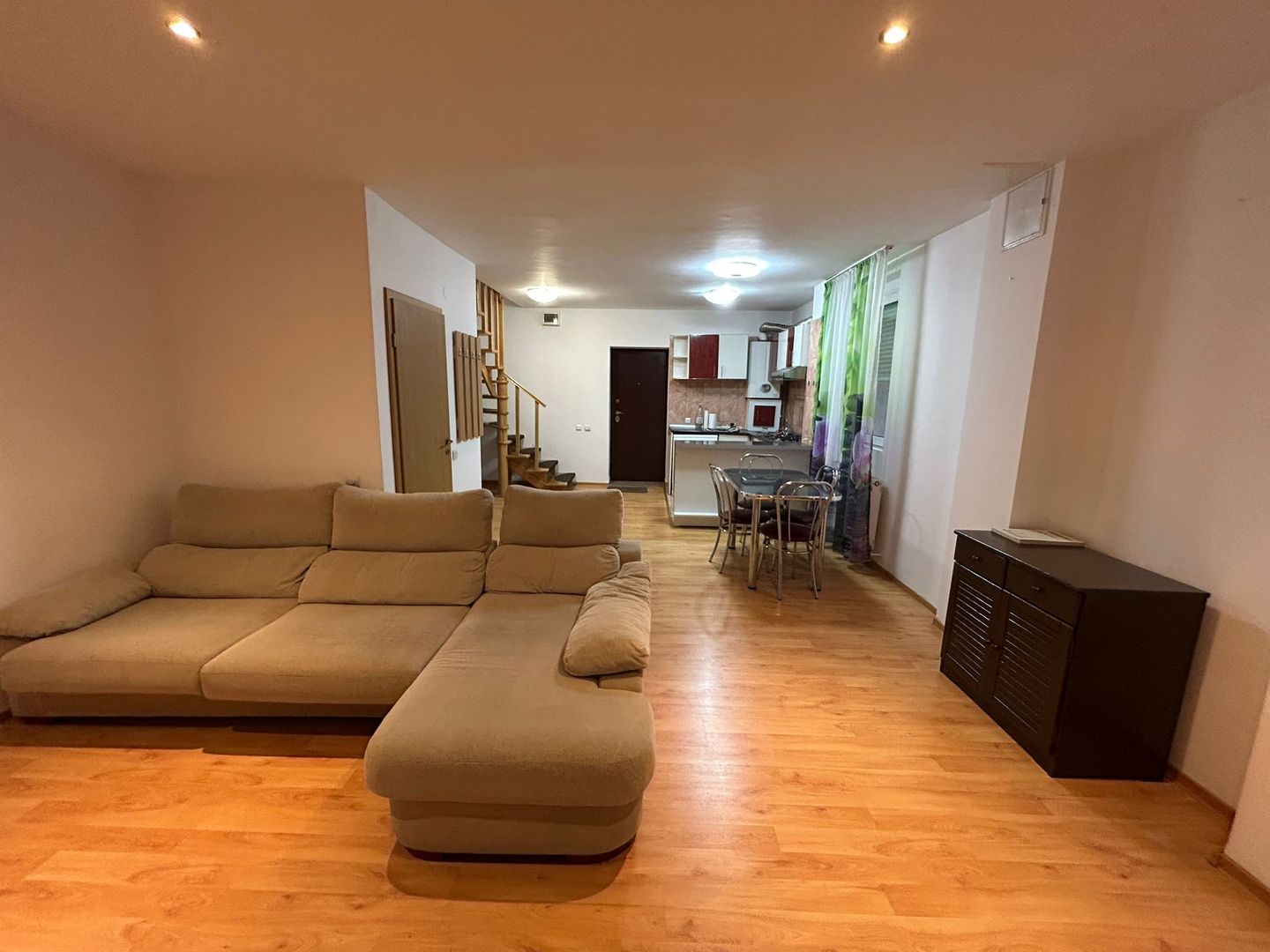 Apartament 3 camere -  zona Tolstoi - Poză 4