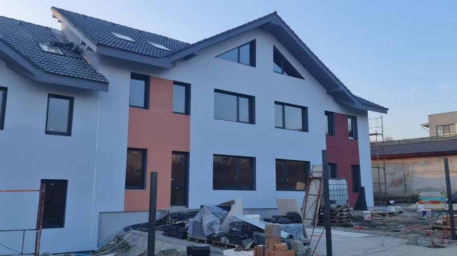 Casa de vânzare tip înșiruita la intrare in Cristian - Poză 8