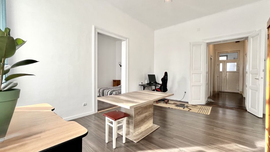 Un apartament care îți oferă orașul la un pas și vedere la Bega - Poză 2