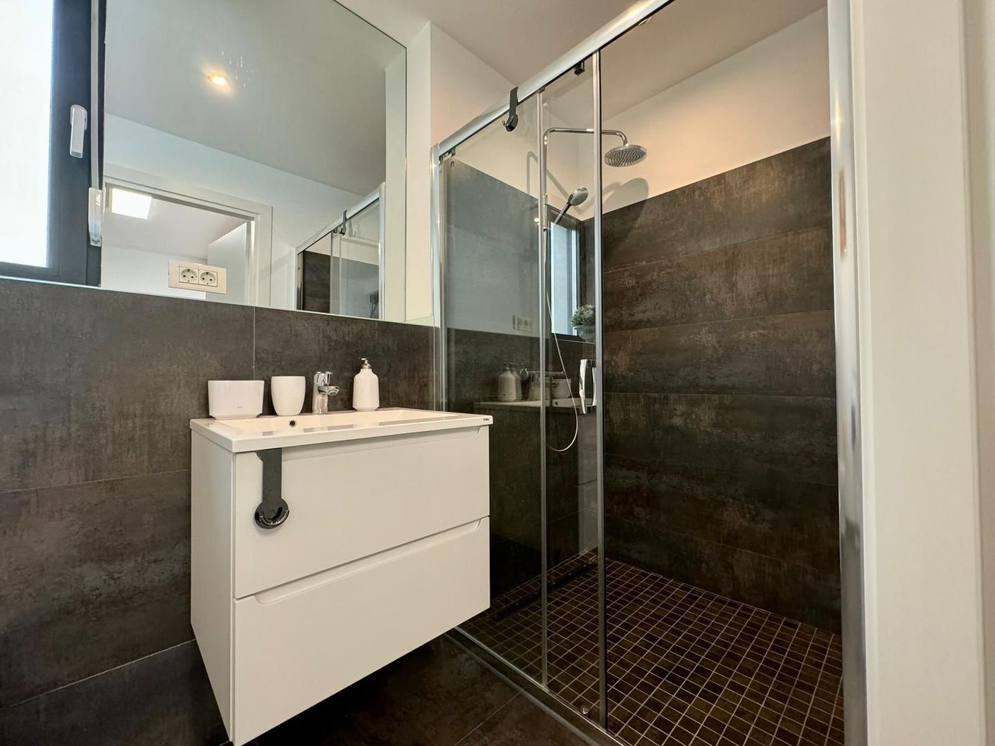 Vila complex privat Erou  Iancu Nicolae - Poză 12