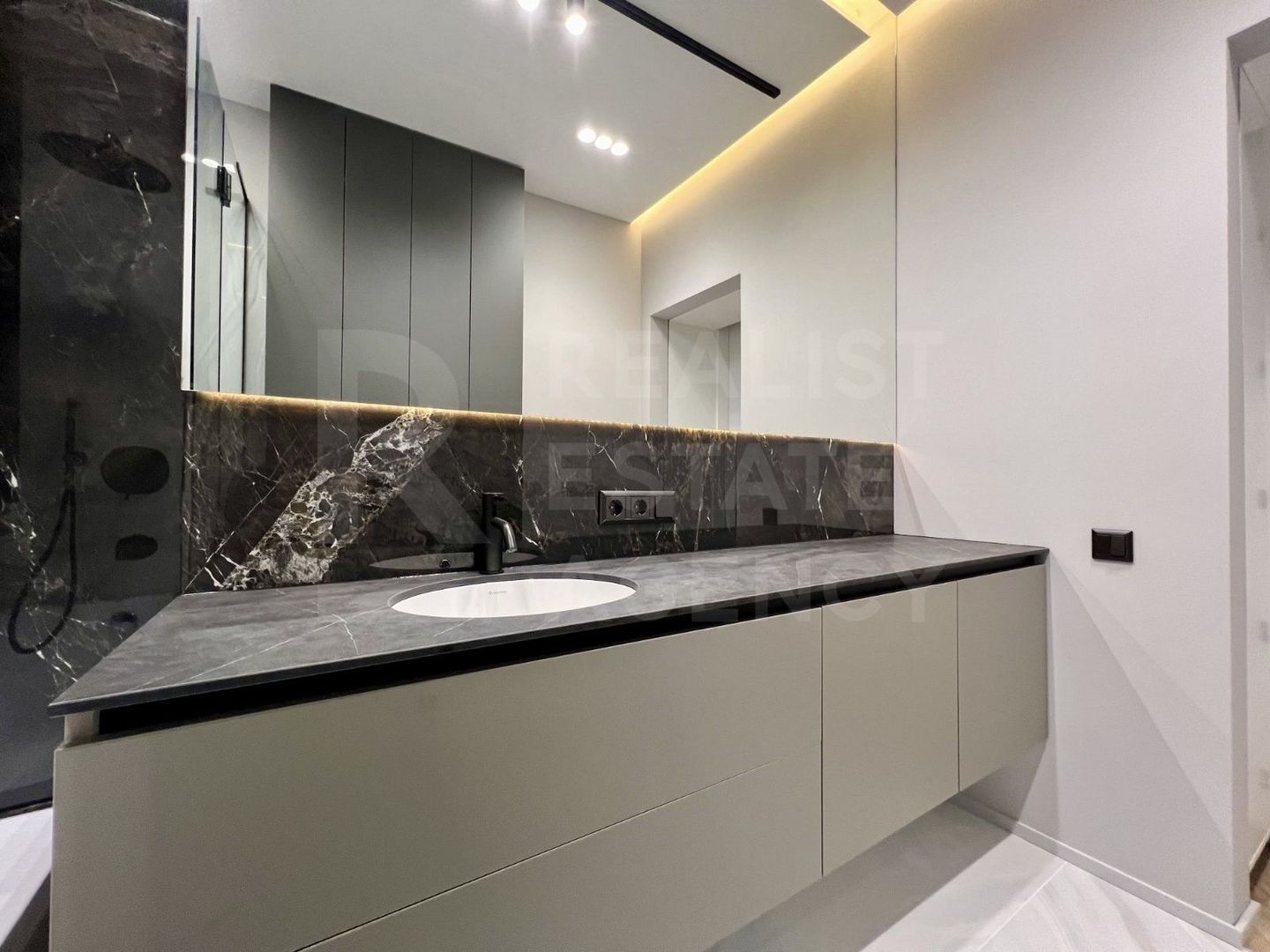 Vânzare, apartament, 2 dormitoare + living, strada Moara Roșie, Centru - Poză 9