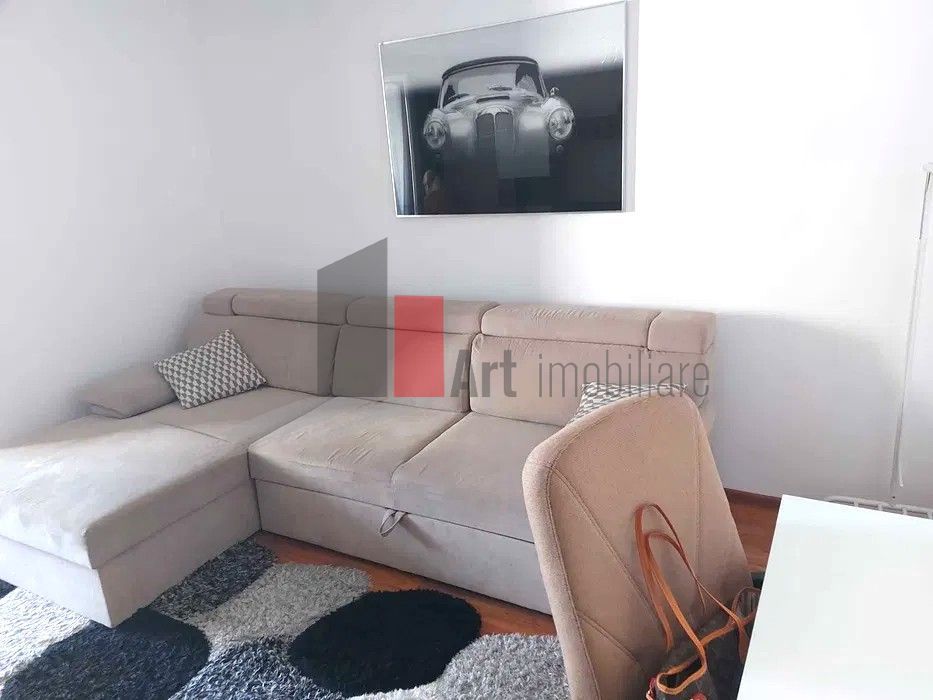 Gars. 31 mp, et 9/10, bloc reabilitat, instalații refăcute, mobilată și utilată - Poză 1