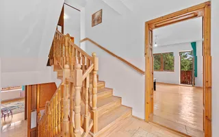 Vilă cu 6 dormitoare, 2 garaje, anexe multiple - 2076 mp teren - Poză 15