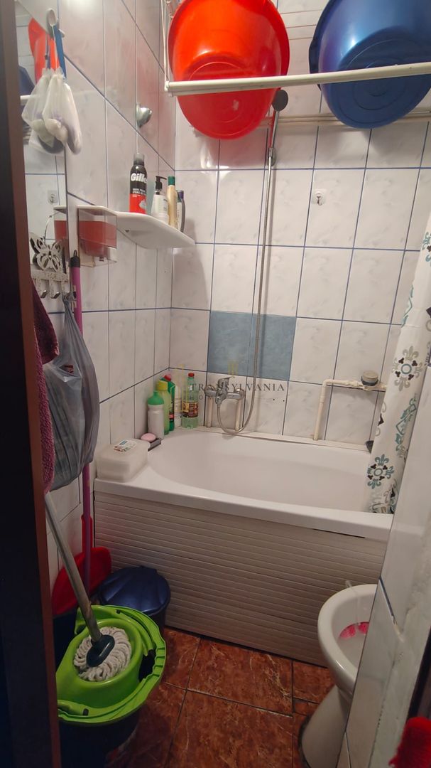 Garsoniera decomandata, suprafata generoasa - Poză 4
