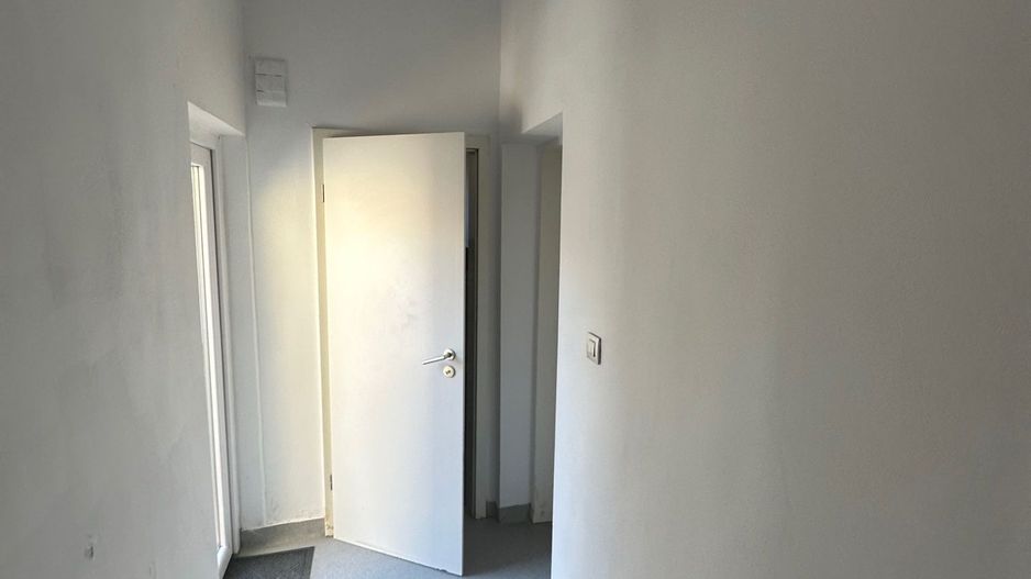 Spatiu de birou cu curte și anexa zona Badea Cartan - Poză 17