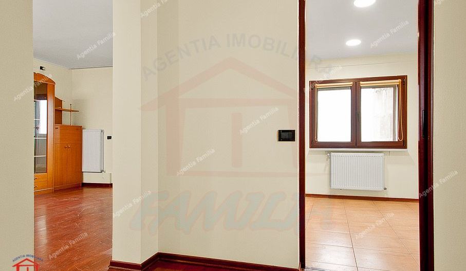Apartament 3 camere dec in Galati Micro 21 vedere la Dunare langa turn - Poză 6