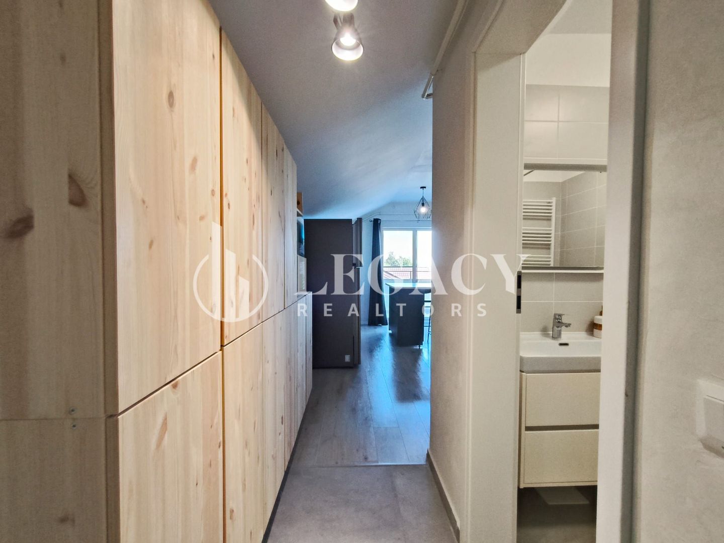 Apartament READY TO MOVE la mansardă, cu balcon și boxă de depozitare - Poză 28