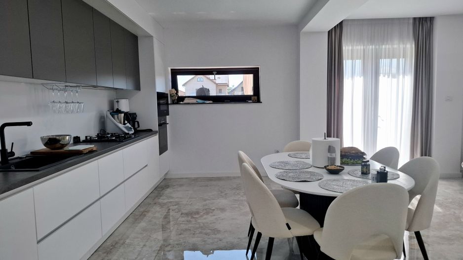 Vila cu 5 camere de vanzare, Strejnicu - Poză 7